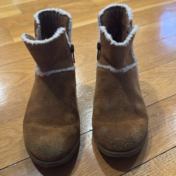 Ugg girl zipper boots size 11 . - Picture 1 of 10